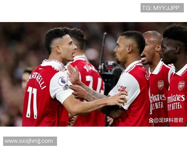 美国记者深入采访足球明星探讨职业生涯与个人生活的精彩瞬间 美国记者深入采访足球明星探讨职业生涯与个人生活的精彩瞬间